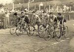 1948. Cursa ciclista. Fons: Dolors Martínez López