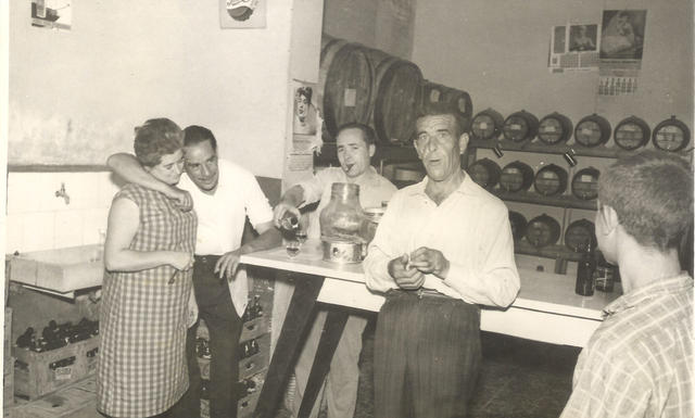 1961. Pérez Galdós. Bodega LOS CARRIONES. Fons: Pepita Esteban Coca