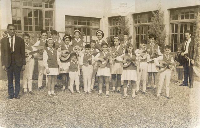 1963.  Agrupació Musical Infantil de Sant Antoni de Llefià. Fons:Juan Herreros