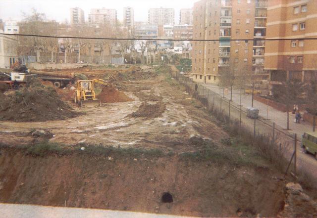 1986.  Plaça Trafalgar. Fons: Sra. Clarà