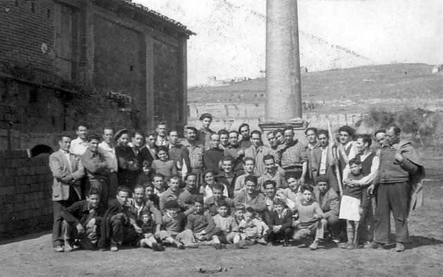 1949. Treballadors de la bòbila Can Navarra. Fons: Teresa Bertrán Royo