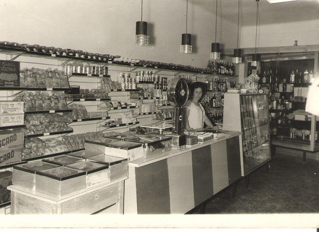 1965. PASTISERIA XARCUTERIA LICORERIA. Fons:  José Vera Manrubia