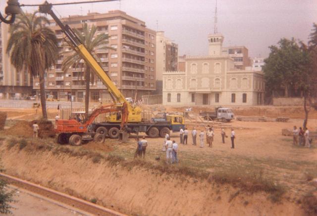 1986.  Plaça Trafalgar. Fons: Sra. Clarà