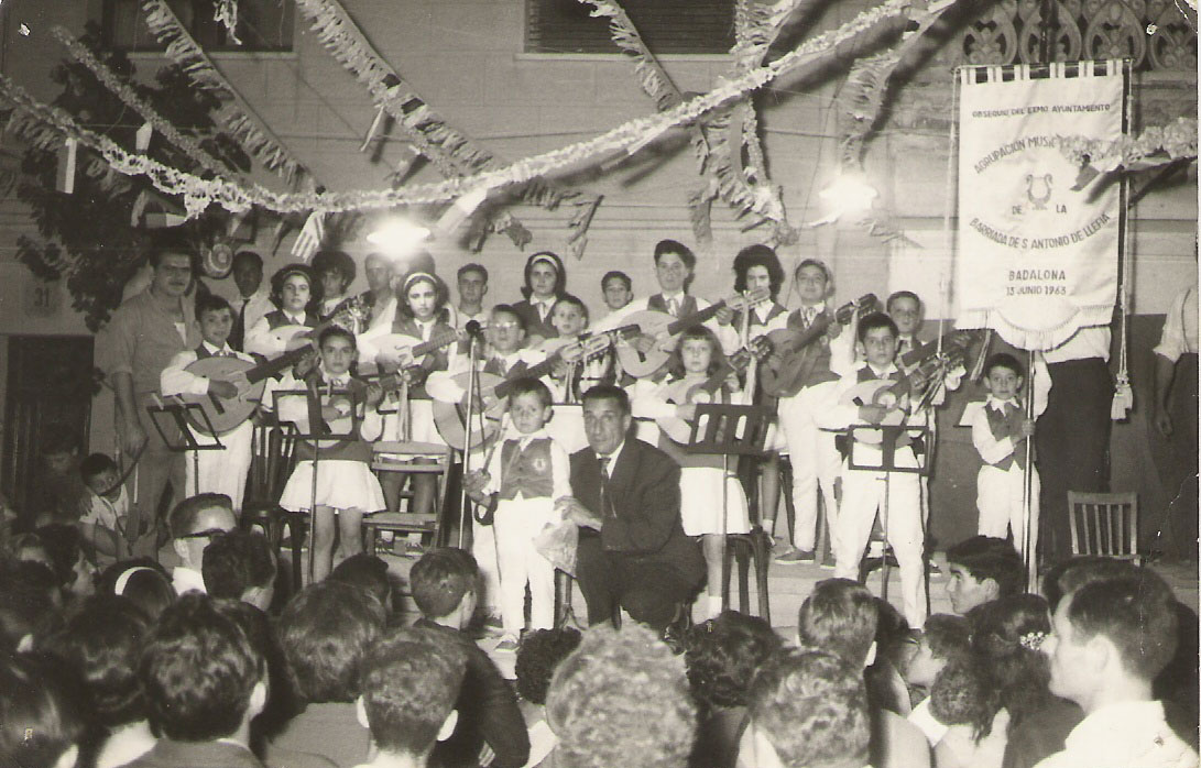 1963.  Carrer Europa.  Fons: Juan Herreros